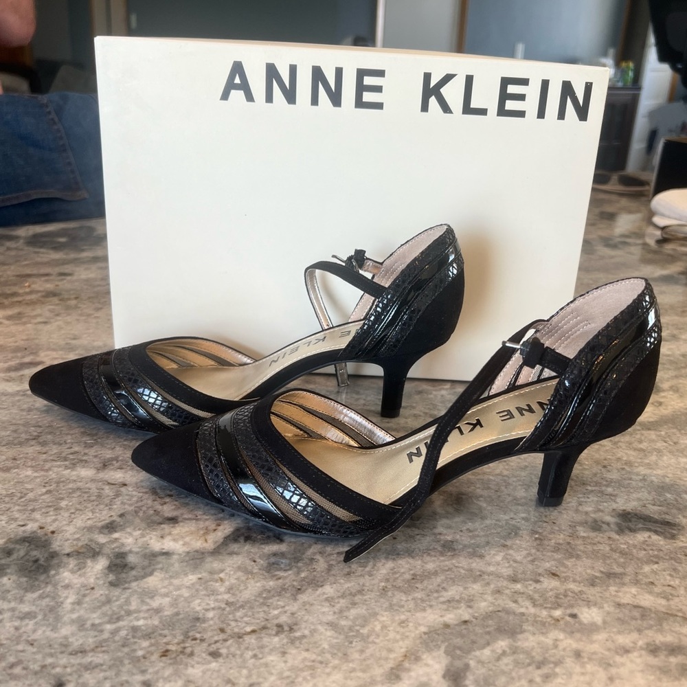 ANNE KLEIN Fayme size6 black pumps